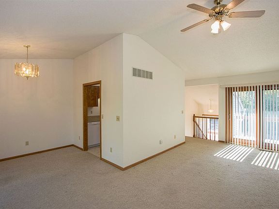 5th image of 2055 Plaen View Dr
