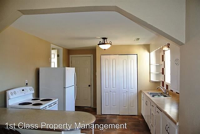 2nd image of 1112 W Harper St