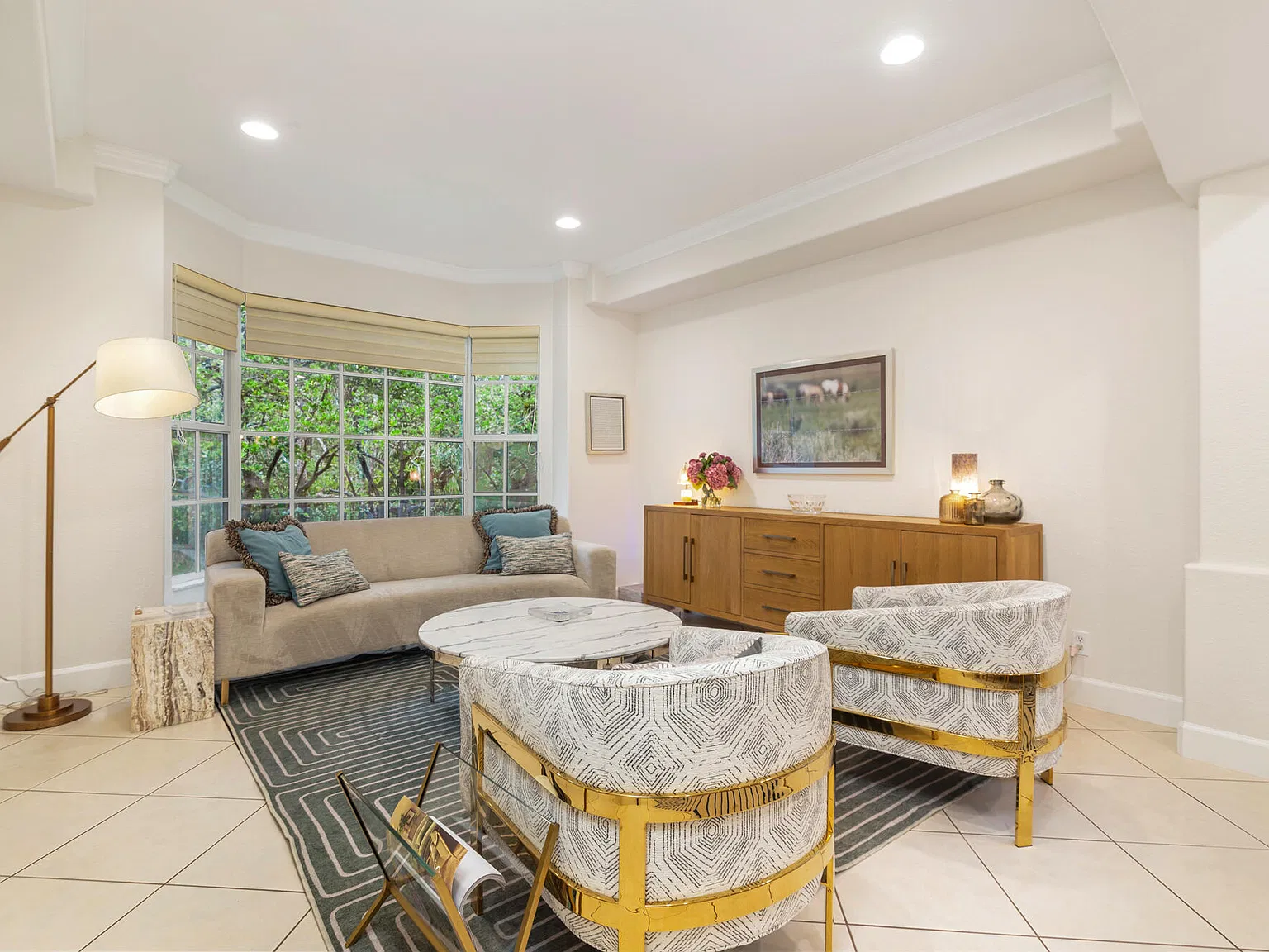 4 bed, 3.5 bath, 3500 sqft, $8,500 — Photo 3