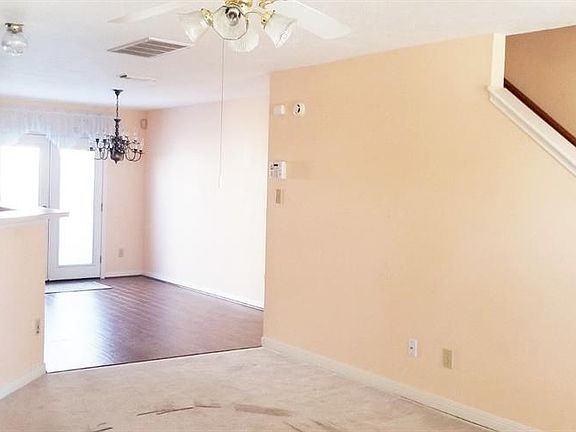 4th image of 1003 Whelton Dr