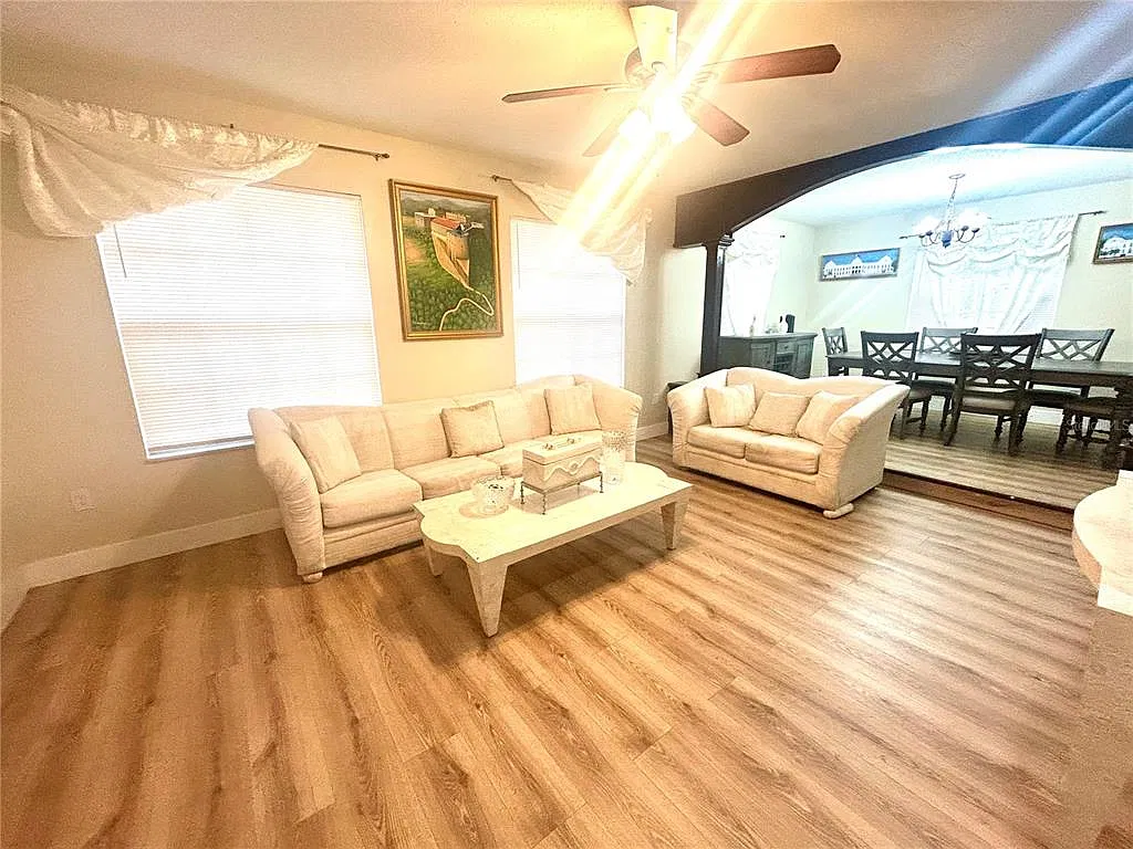 3 bed, 2.0 bath, 1680 sqft, $2,200 — Photo 3