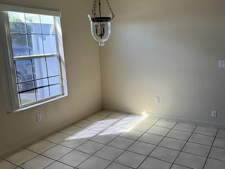 902 Arthur Ave — Photo 8