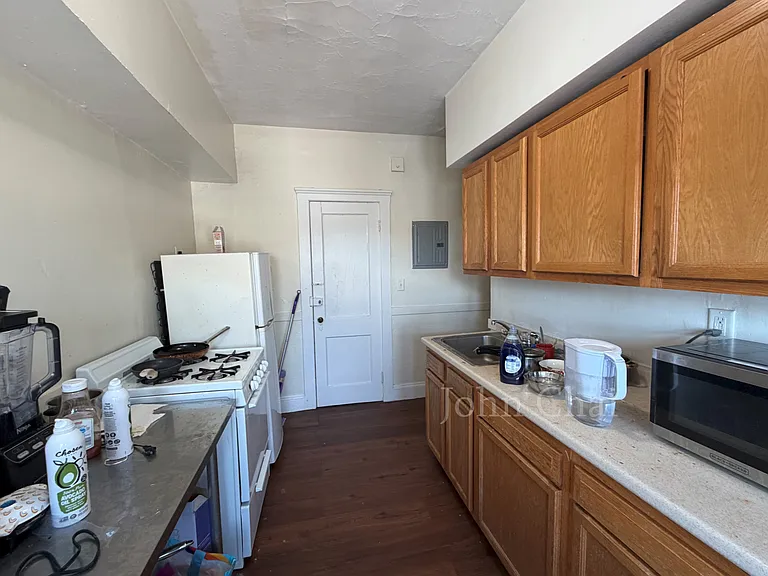 127 Sutherland Rd #I — Photo 20