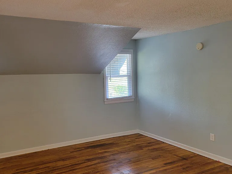 2022 S Hedges Ave #B — Photo 8