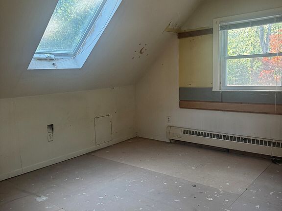 4th image of 225 Winnepoge Drive