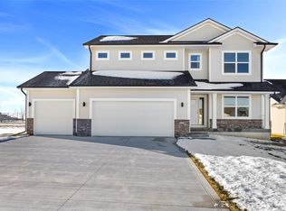 909 Walnut Dr, Norwalk, IA 50211