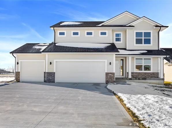 909 Walnut Dr, Norwalk, IA 50211