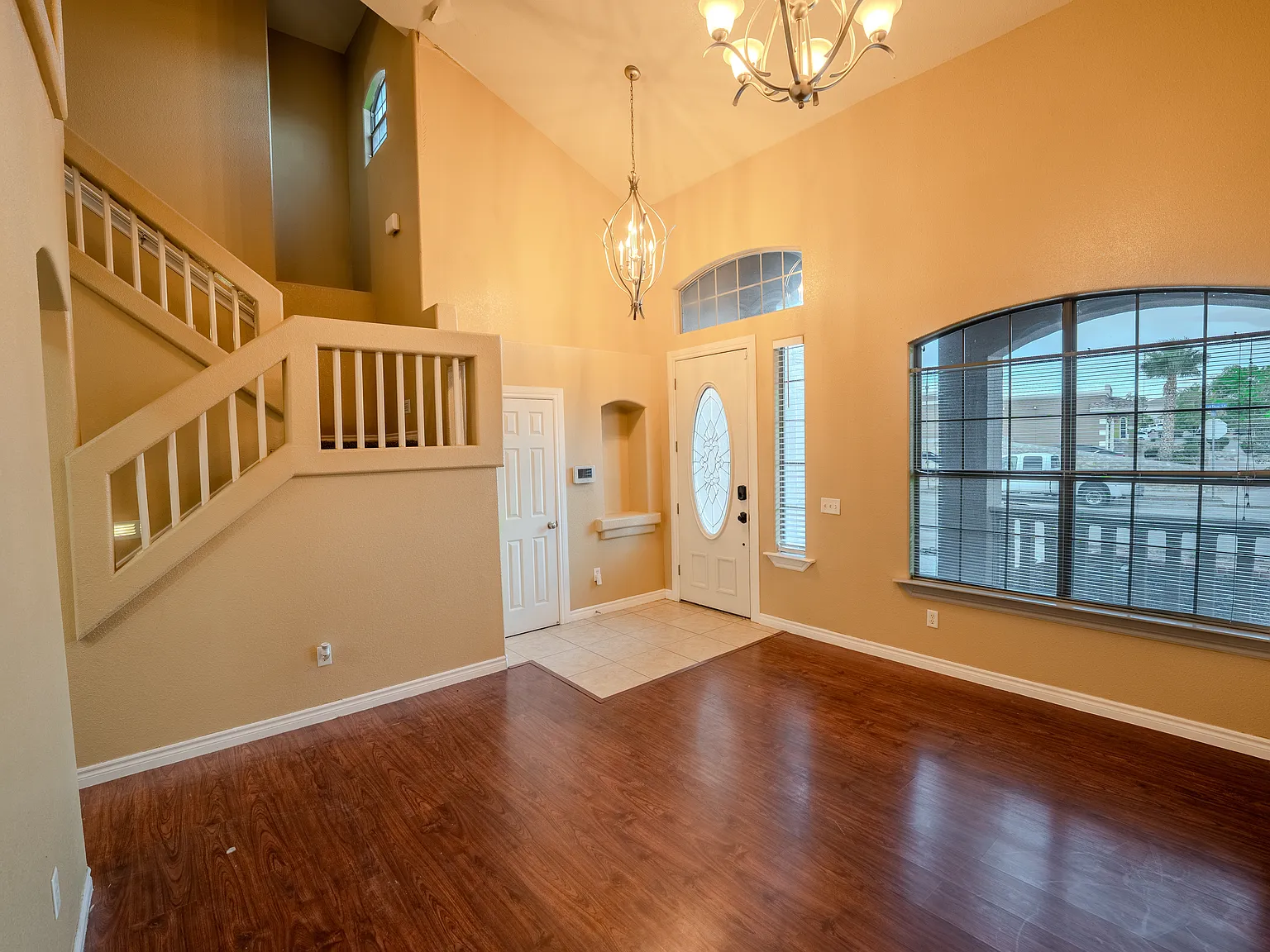 4 bed, 3.5 bath, 3166 sqft, $2,400 — Photo 2