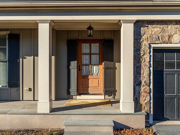 5th image of 2621 S Bennington Rd