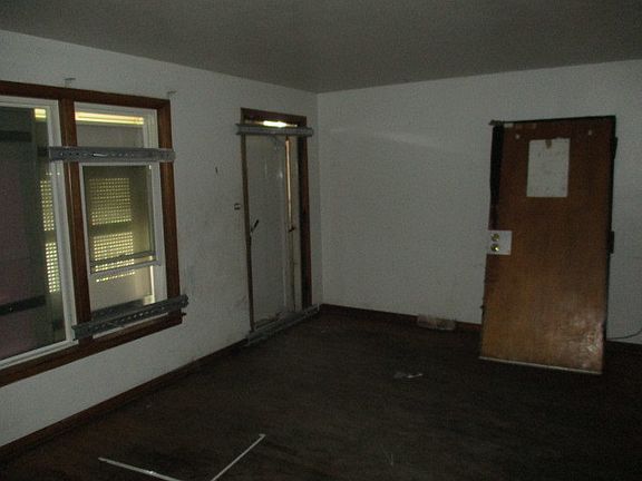 3rd image of 6720 S Winchester Ave