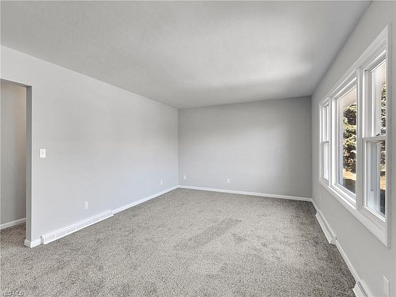3rd image of 4644 Garrett Dr