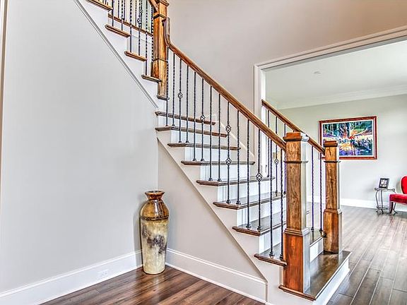 5th image of 350 Buckingham Dr
