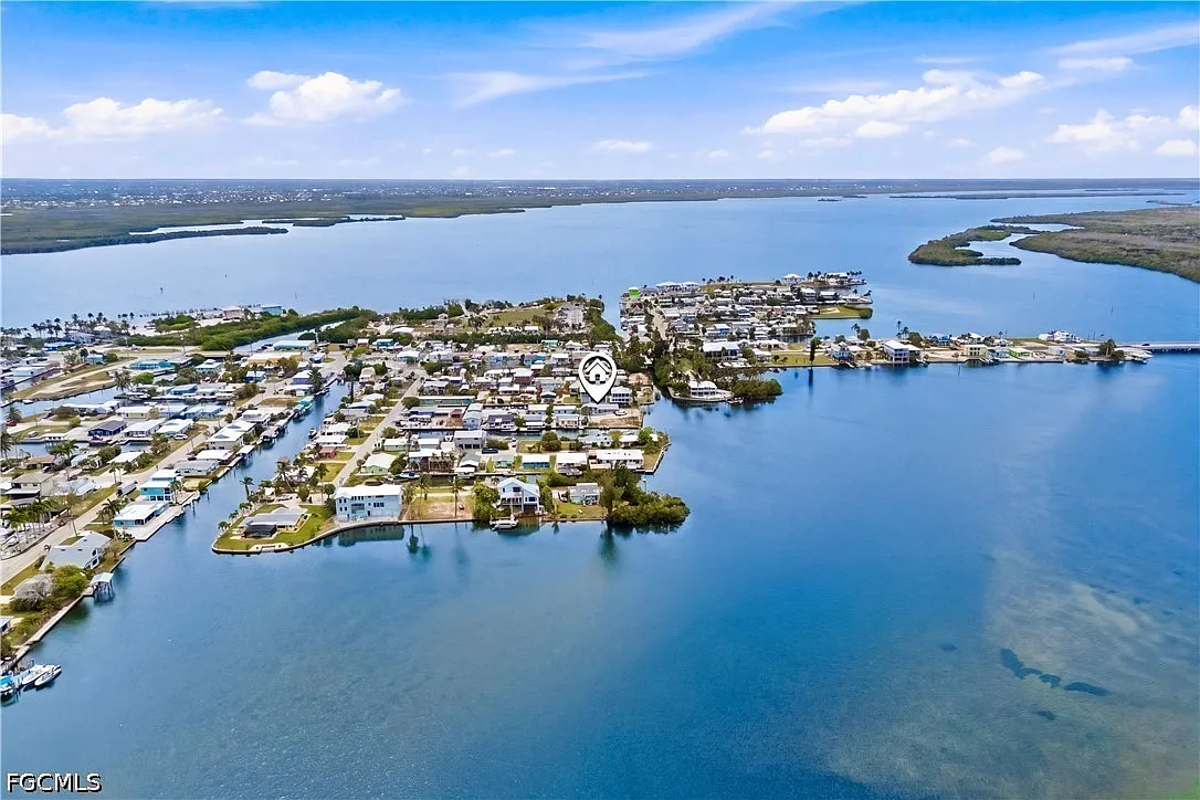 3 bed, 2.0 bath, 1533 sqft, $4,700 — Photo 4