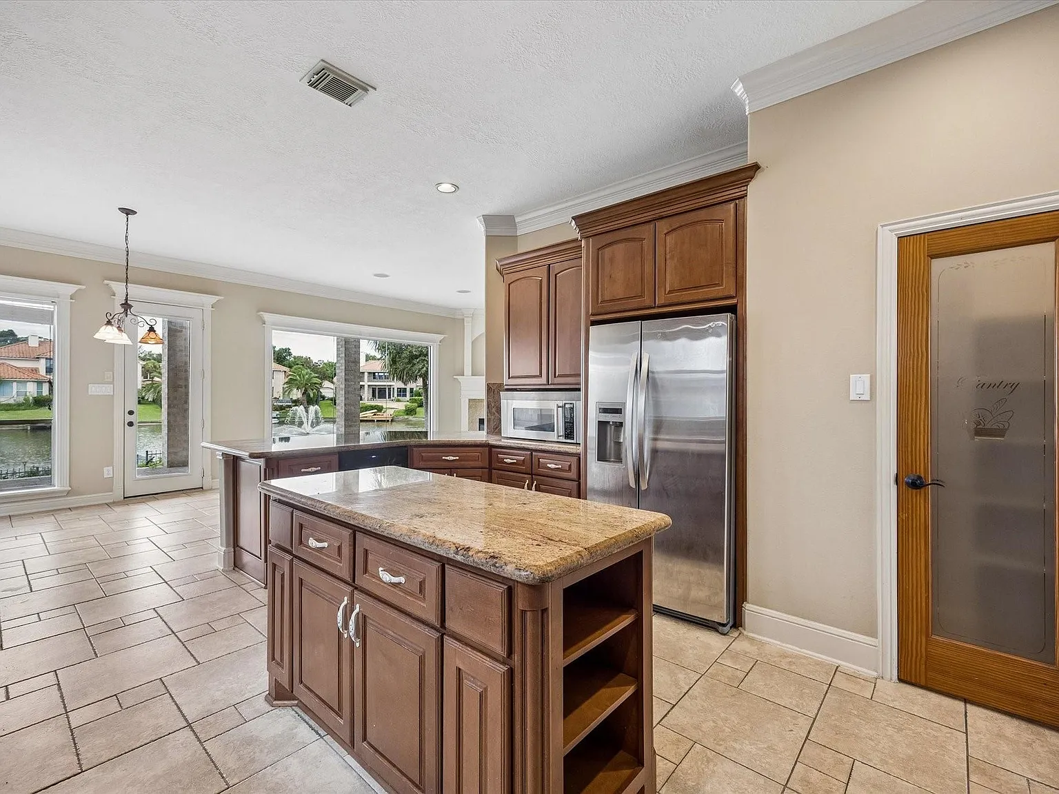 4 bed, 3.5 bath, 4161 sqft, $6,800 — Photo 3