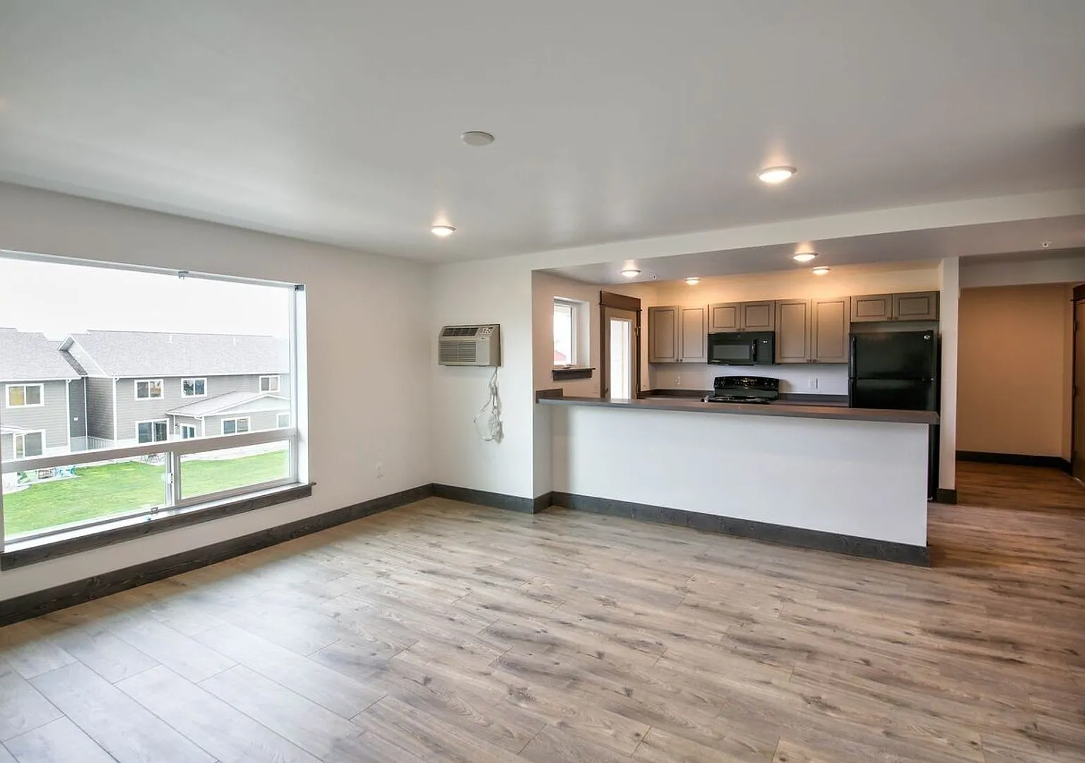 1805 Golden West Dr — Photo 4