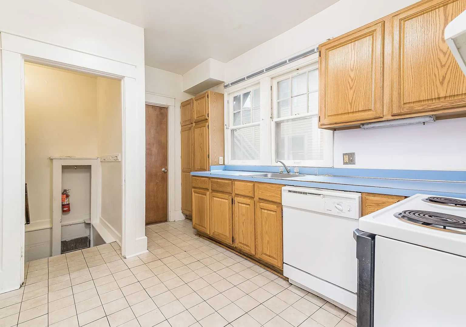 6 Bed/3 Bath Private Home Available May '27 — Photo 3