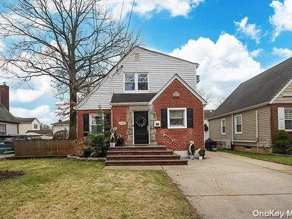 1530 Park Avenue, New Hyde Park, NY 11040