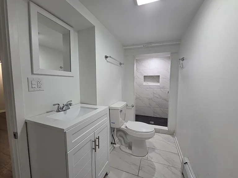 5718 W Melrose St #B — Photo 13