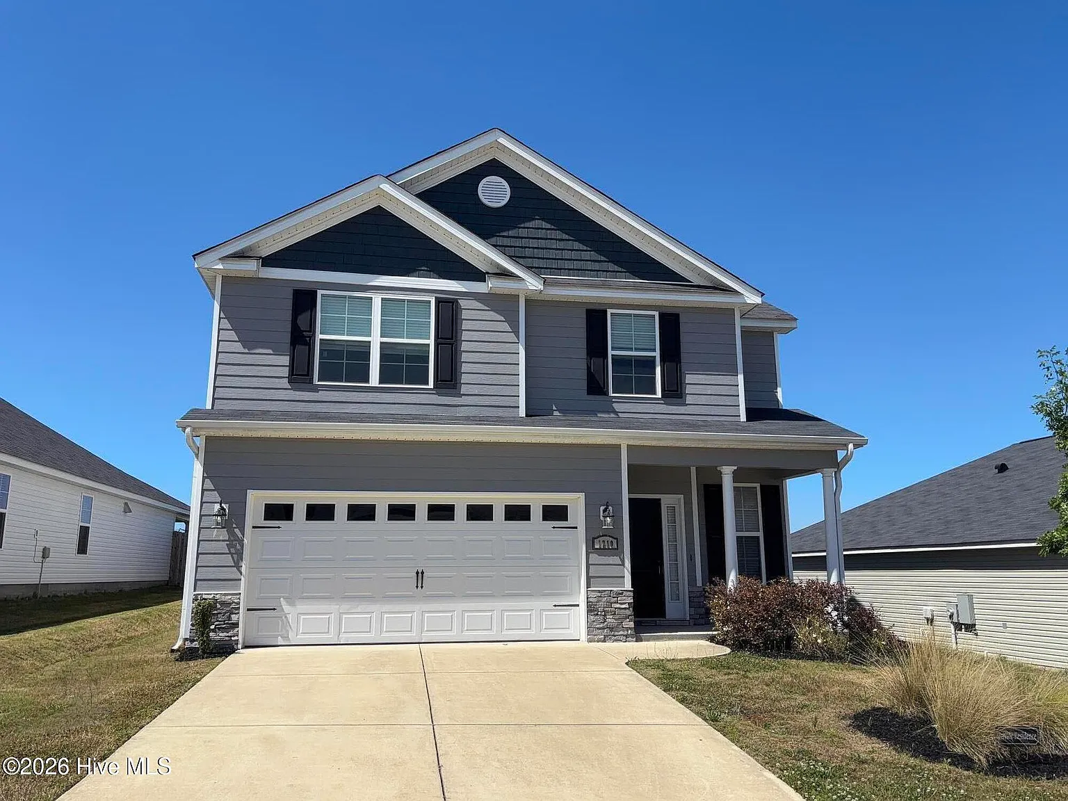 4 bed, 2.5 bath, 2302 sqft, $2,100 — Photo 2