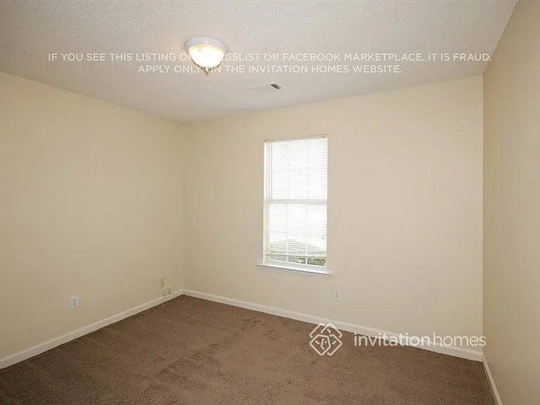 1406 N Hampton Dr — Photo 9
