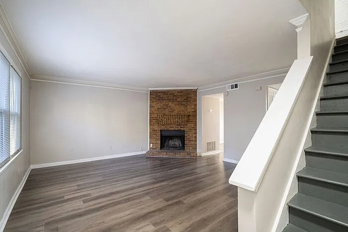3027 Spruce Cir — Photo 3