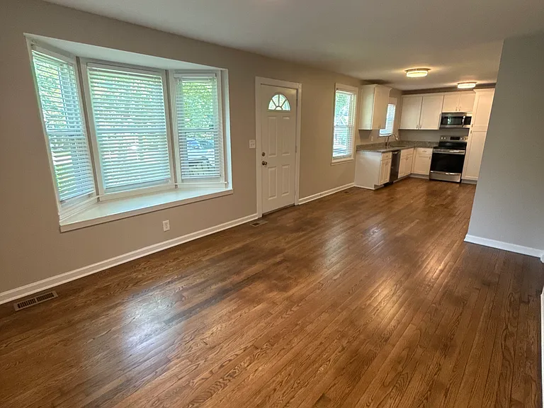 221 Elberta St — Photo 3