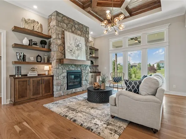 4200 NE Chapel Manor Dr, Lees Summit, MO 64064