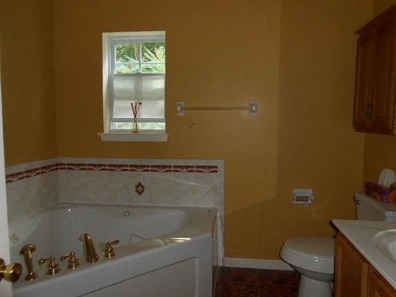 Whirlpool tub Master Bath