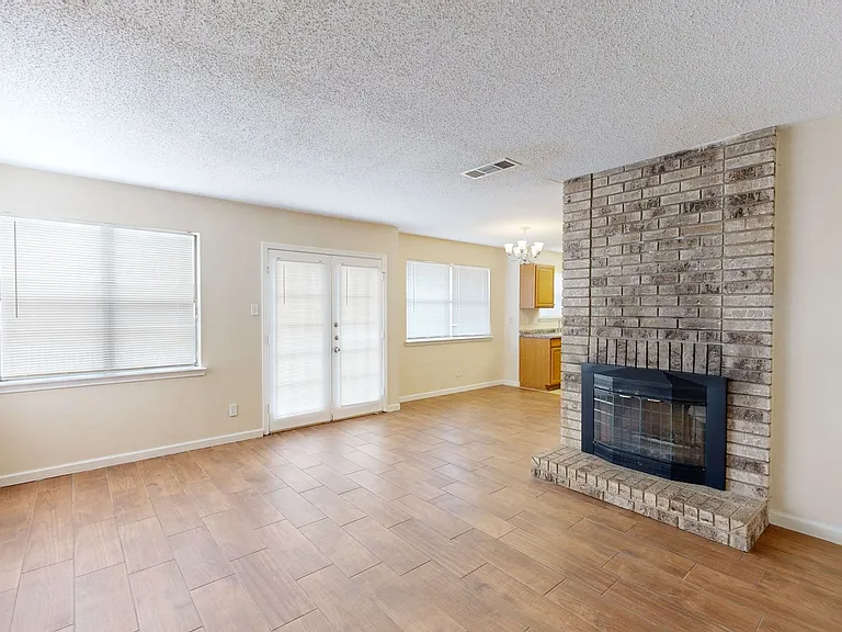 2211 Hilltop Loop — Photo 15