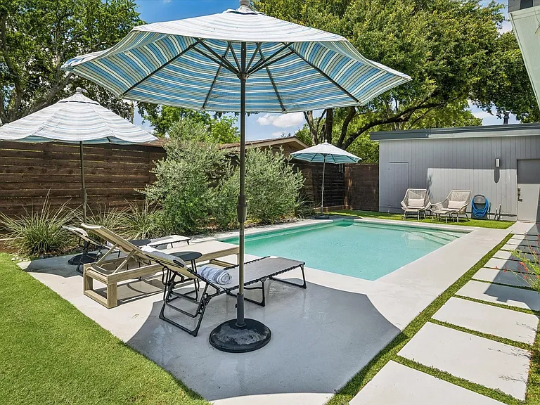 9769 Oak Point Dr — Photo 28