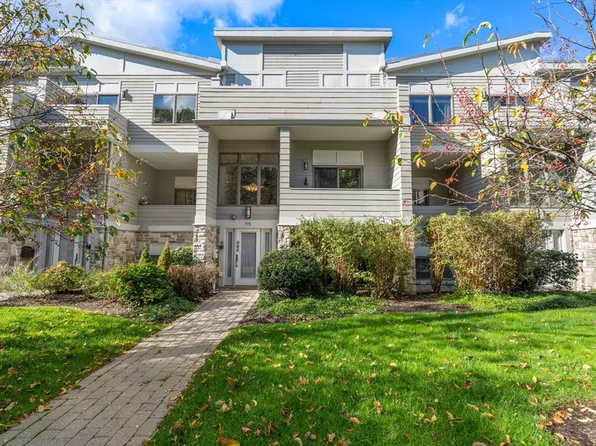 771 Heath St #A, Chestnut Hill, MA 02467