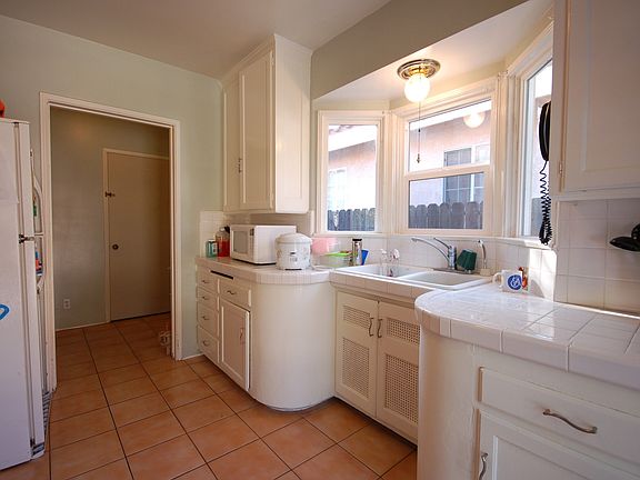 4th image of 219 E Newman Ave