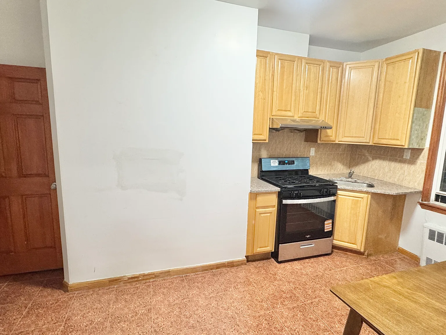 3 bed, 850 sqft, $2,500 — Photo 3
