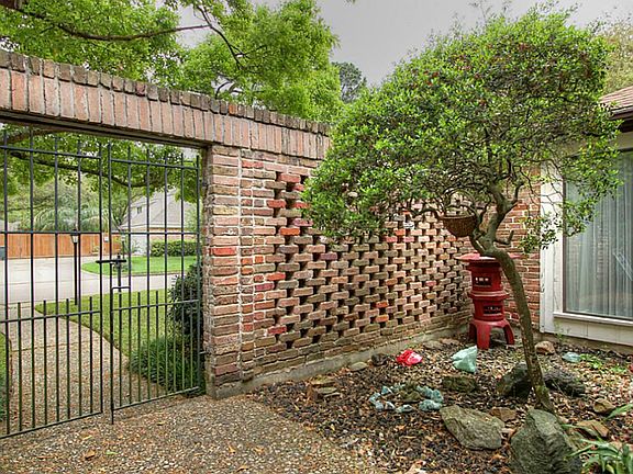 Private courtyard for your enjoyment!