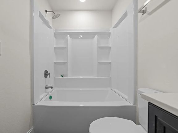 5th image of 331 Crescent Ave