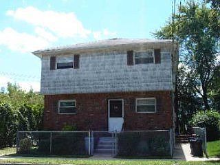 2nd image of 580 Cross St