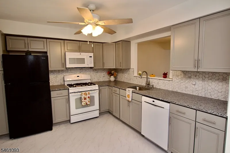2 bed, 2.0 bath, 1383 sqft, $3,300 — Photo 3