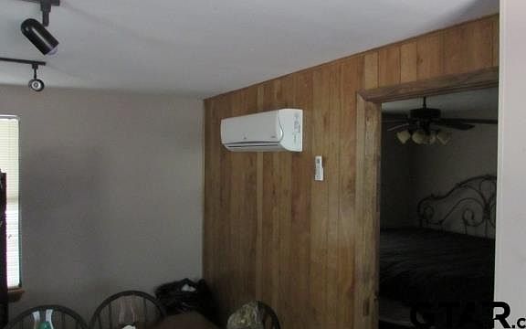3rd image of Fm 200 West Cres #4660