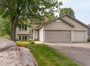 1527 Harvest Ln, Shakopee, MN 55379