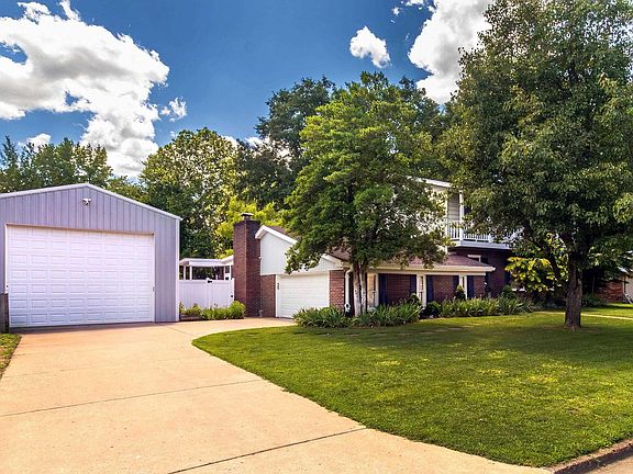 2nd image of 406 Holly Hill Dr