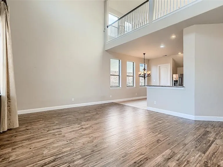 908 Hartman Dr — Photo 3
