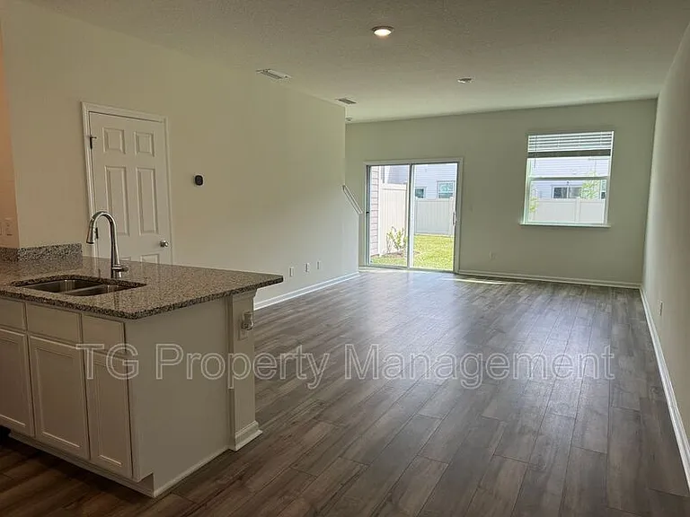 7665 Merchants Way — Photo 4