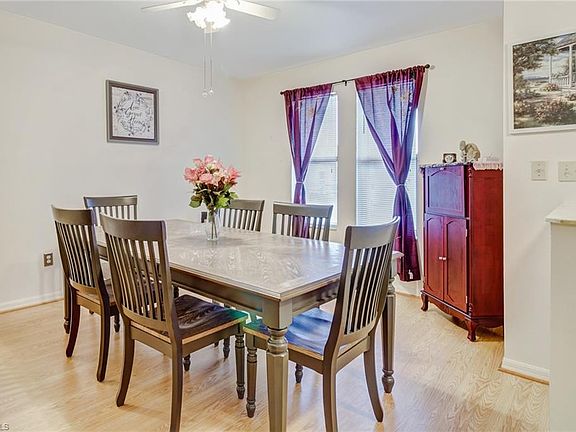 5th image of 419 SW 34th St