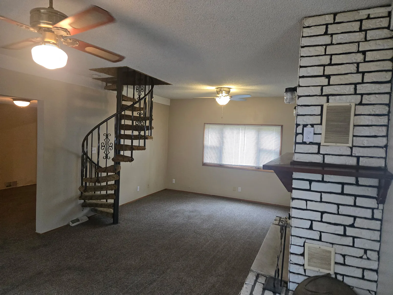 1013 Broadway St — Photo 3