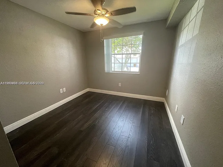 2811 N Oakland Forest Dr #110 — Photo 12