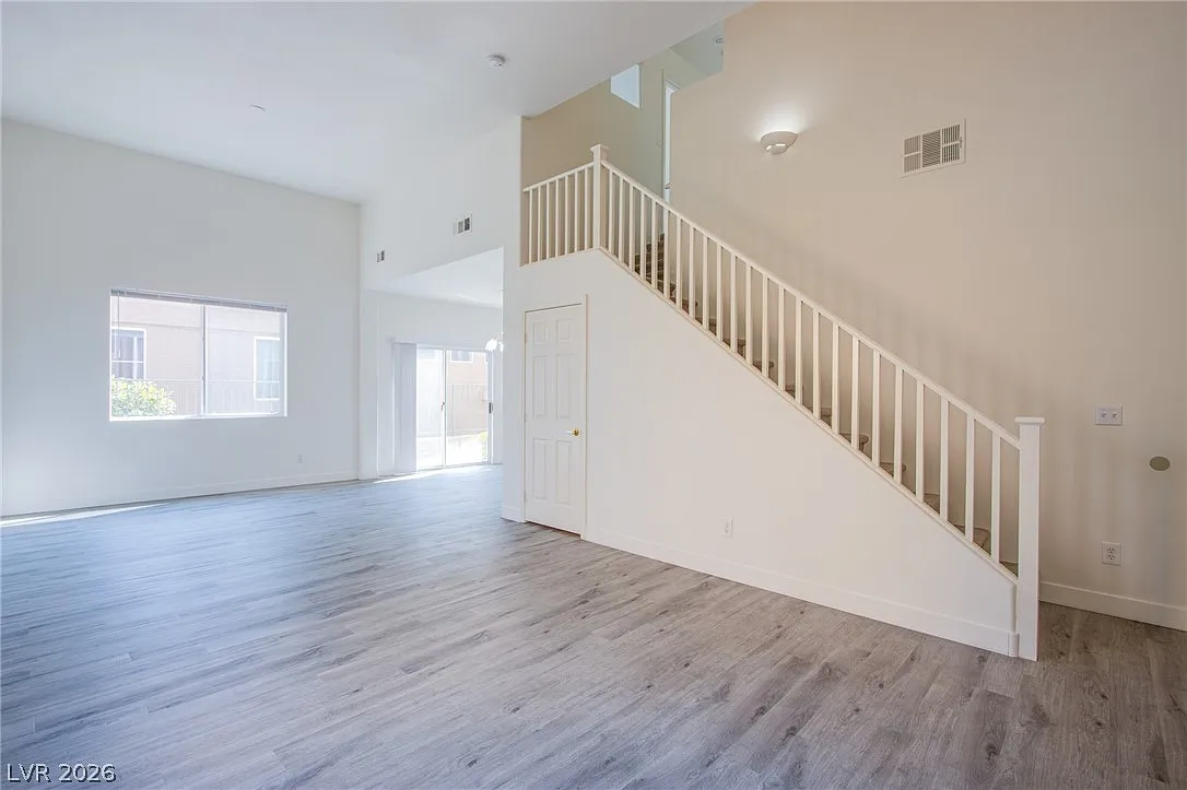 3 bed, 2.5 bath, 1564 sqft, $2,100 — Photo 4