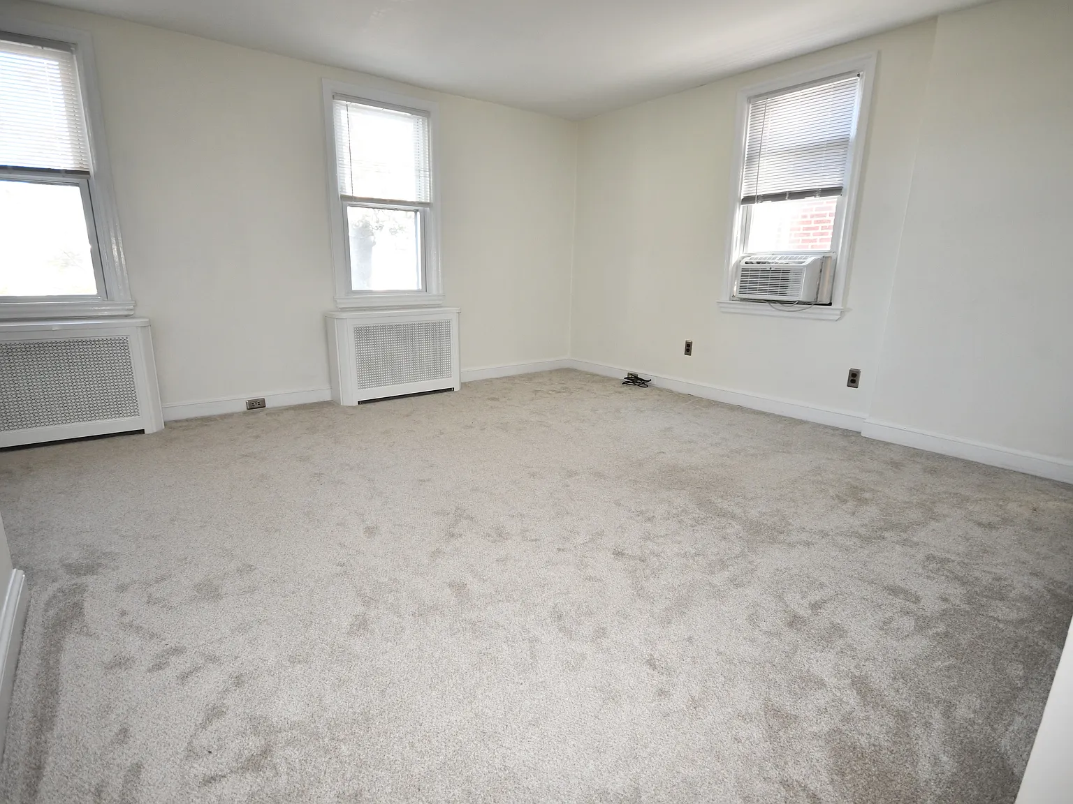 1 bed, 650 sqft, $1,300 — Photo 3
