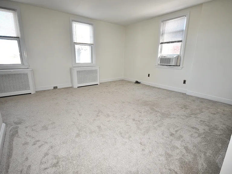 1604 W 11th St #2 — Photo 3