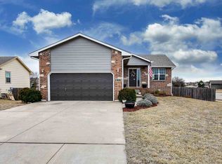 821 S Stonewood St, Andover, KS 67002