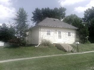 606 14th St, Belle Plaine, IA 52208
